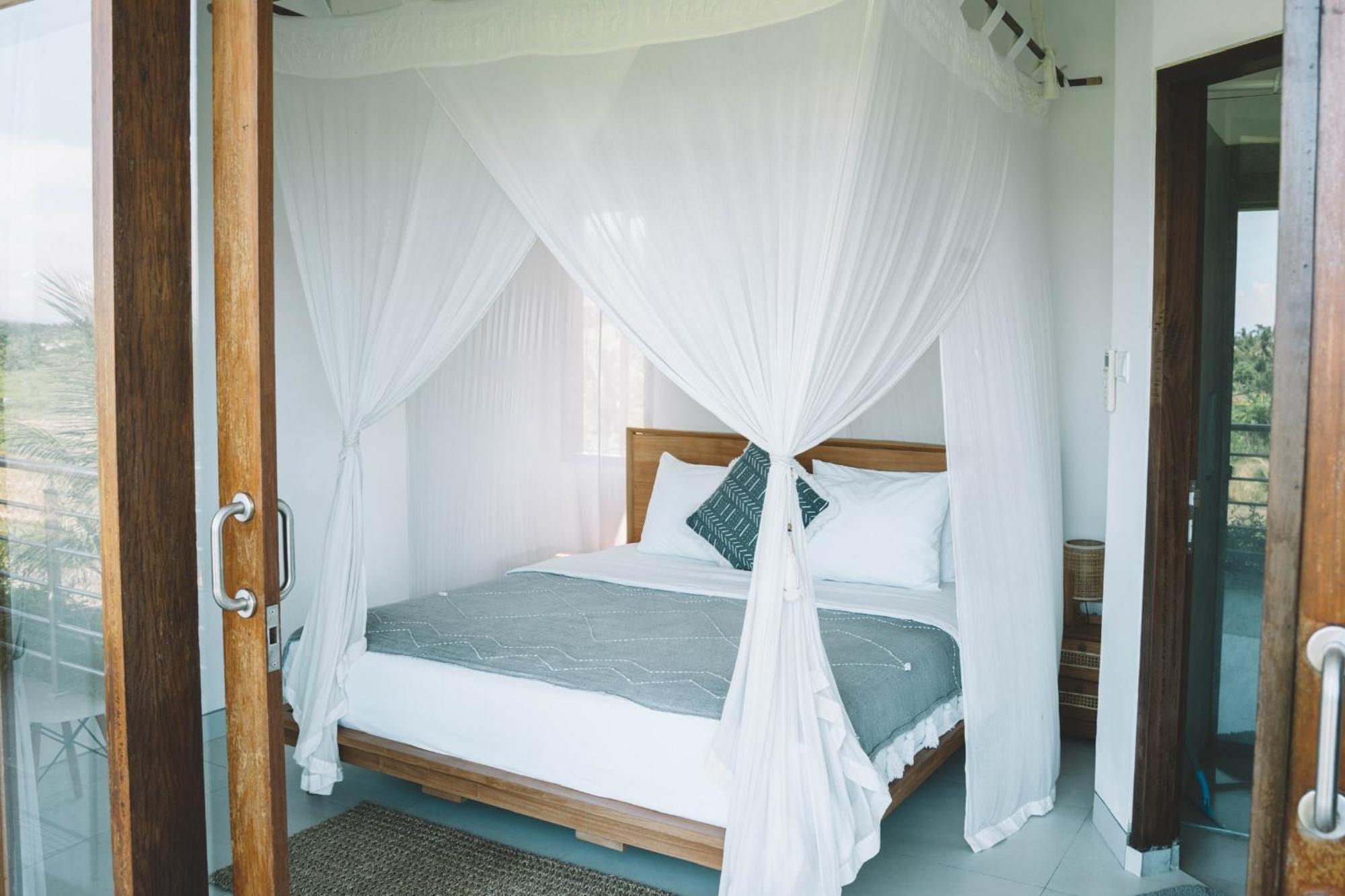 Three Palms Surf & Stay Medewi Airsatang Kültér fotó